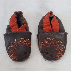 Robeez® 'Curious Lion' Crib Shoe (Baby & Walker) Size 0-6 months Brown